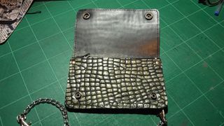 Cartera biker con cadena