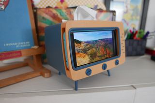 Soporte para móvil TV RETRO