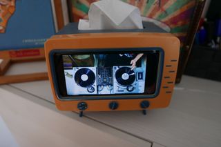 Soporte para móvil TV RETRO