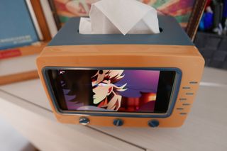 Soporte para móvil TV RETRO