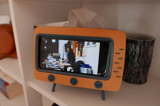 Soporte para móvil TV RETRO