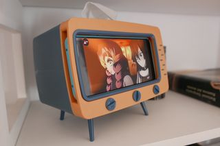 Soporte para móvil TV RETRO