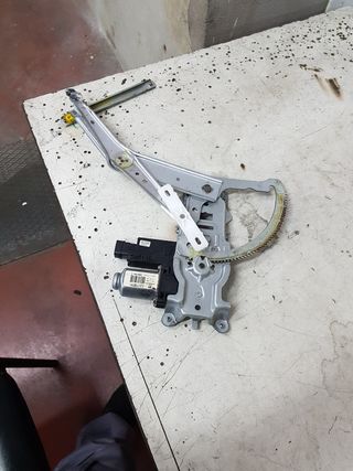 ELEVALUNAS DEL DCH CON MOTOR