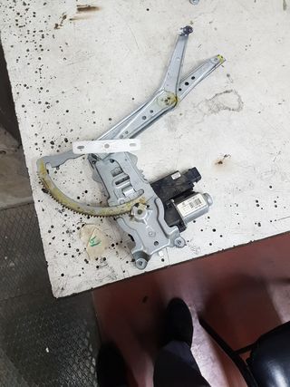 ELEVALUNAS DEL IZQ CON MOTOR