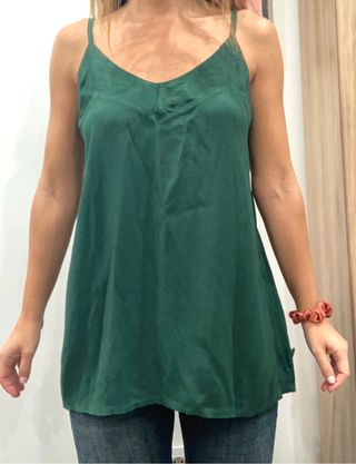 Camiseta verde tirantes.