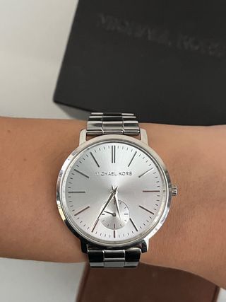 Reloj plateado Michel Kors