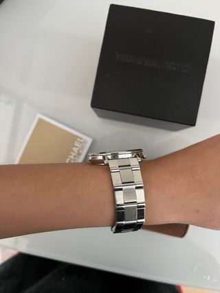 Reloj plateado Michel Kors