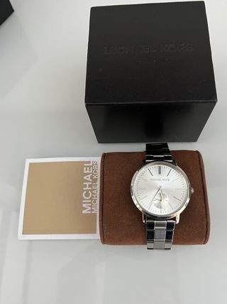 Reloj plateado Michel Kors