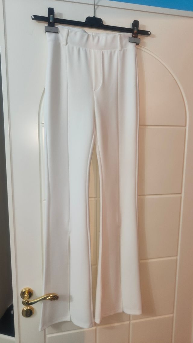 Pantaloni gamba ampia