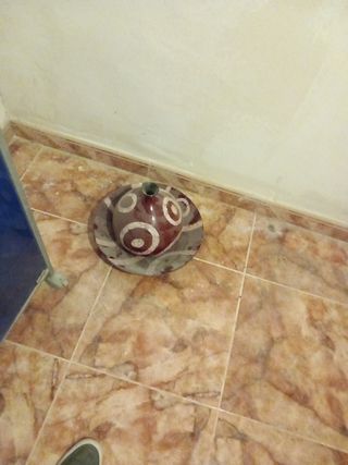 PLATO Y JARRÓN A CONJUNTO.