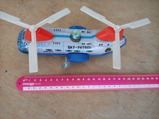 Helicóptero cuerda antiguo