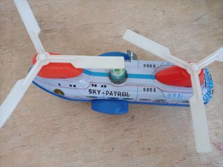 Helicóptero cuerda antiguo