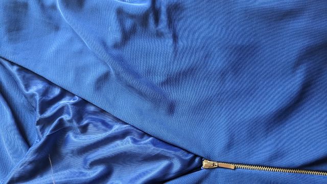 Vestido corto azul eléctrico