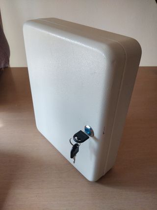 CAJA GUARDALLAVES METALICA