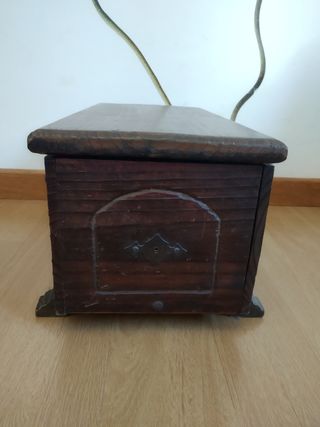 Baúl antiguo madera.