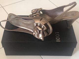 Zapatos de tacón elegantes