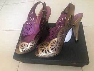 Zapatos de tacón elegantes