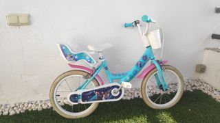 Bici de 16" con ruedines