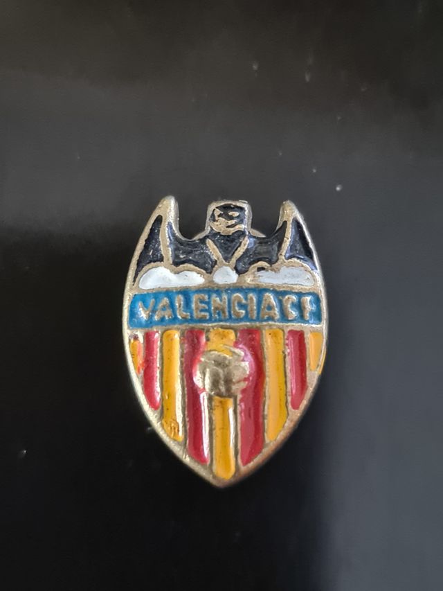 PIN OJAL VALENCIA