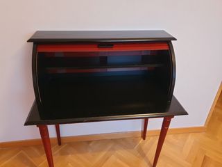 Escritorio con cierre de persiana