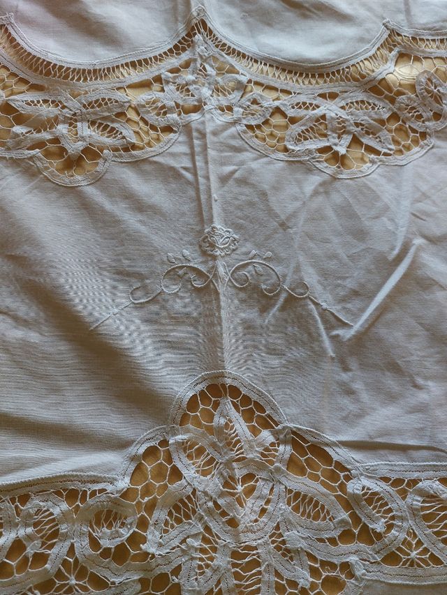 Copriletto pizzo rinascimento