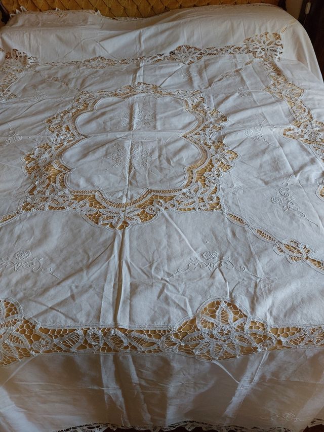 Copriletto pizzo rinascimento