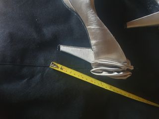 Zapato y bolso beige fiesta.