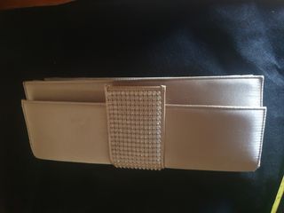 Zapato y bolso beige fiesta.