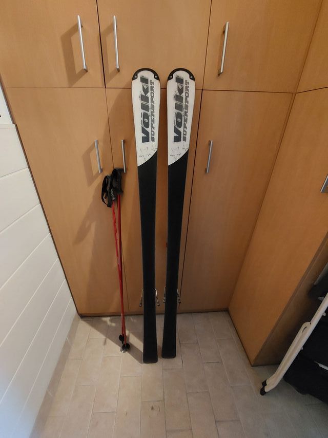 Skis volki 6 estrellas, bastones y FUNDA DE TRANSP