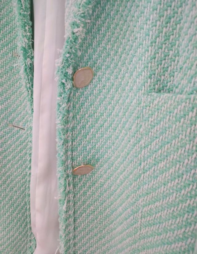 Abrigo estilo tweed Chanel (manteco/zara)