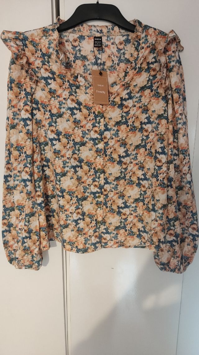 Camisa/Blusa flores NUEVA A ESTRENAR