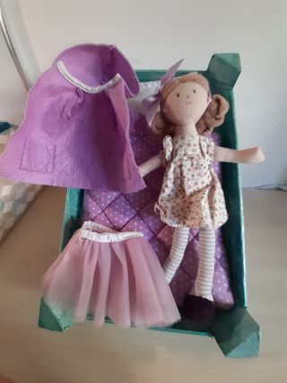 Muñeca de tela juguete