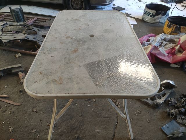 Mesa de cristal con sus sillas  de Aluminio