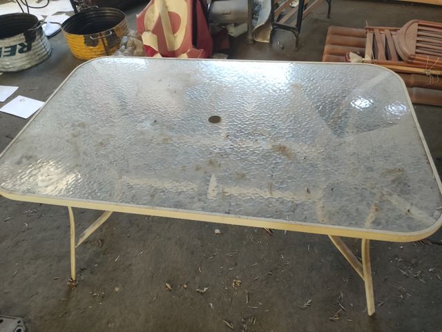 Mesa de cristal con sus sillas  de Aluminio