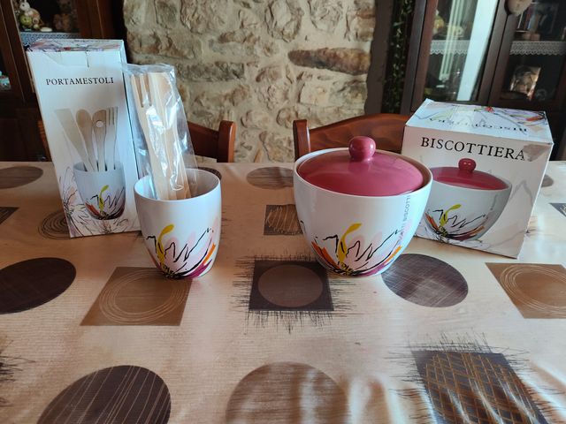 Portamestoli con biscottiera in tinta