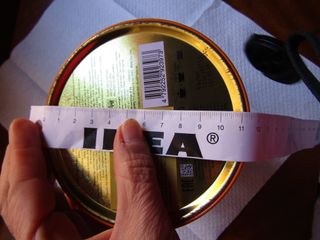 Scatola di latta vuota con carillon