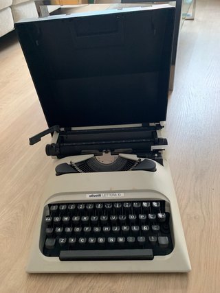 Maquina de escribir Olivetti