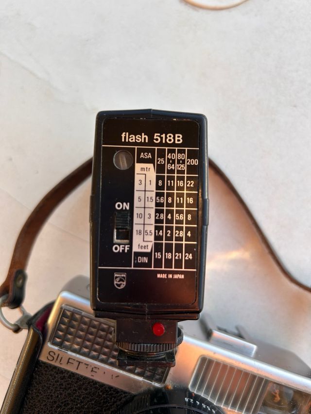 macchina fotografica vintage Agfa color con flash