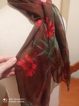 Pañuelo de flores vintage en gasa como nuevo. ha