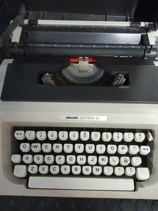 Maquina escribir Olivetti Lettera 40