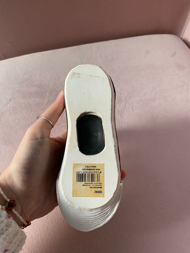 hucha en forma de zapatilla converse