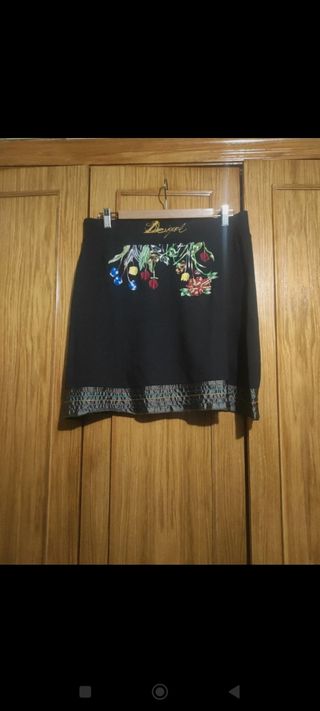 Falda desigual de flores