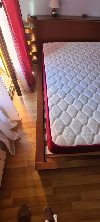 Cama matrimonio con cabecero