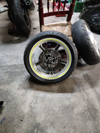 Rueda delantera Aerox