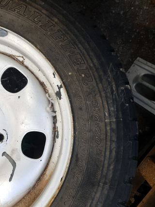 Neumatico con llanta 205 R16