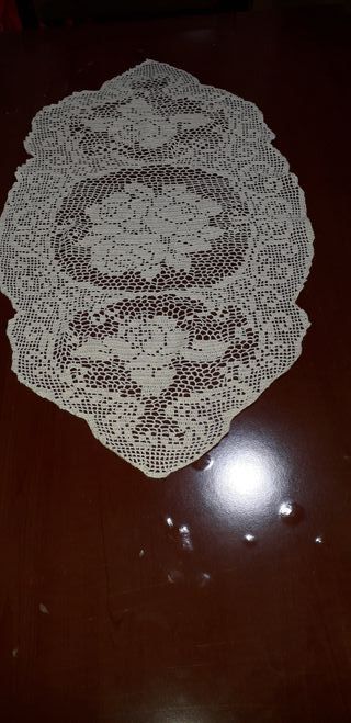 Centrino di cotone per centro tavola fatto a mano.