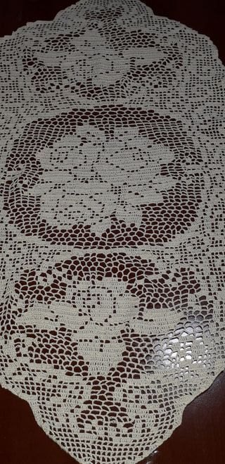 Centrino di cotone per centro tavola fatto a mano.