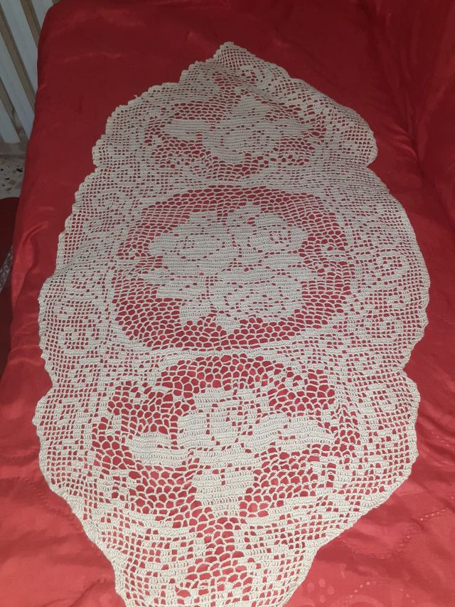 Centrino di cotone per centro tavola fatto a mano.