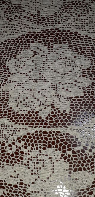 Centrino di cotone per centro tavola fatto a mano.