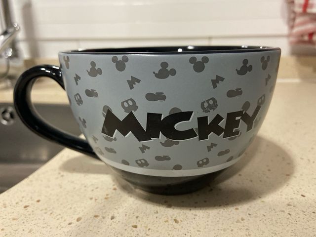 Taza Disney nueva, sin usar